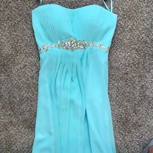 Beautiful strapless dress!
